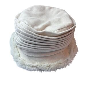 Isotoner Signature Ultra Dry Water Repellant Ivory Bucket Hat Womens Gatsby OS